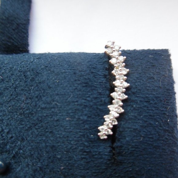 NEW Macy's Wrapped Love Diamonds Whit Gold Crawlers Stud Casual Earrings - Picture 9 of 11